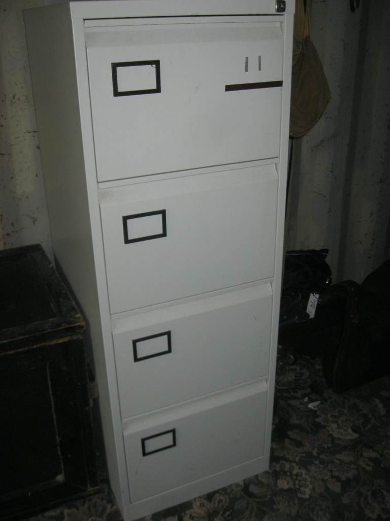 MODERN GREY METAL UPRIGHT 4 DEEP DRAWER FILING CABINET. IN GOOD ORDER. VIEWING / DELIVERY AVAILABLE
