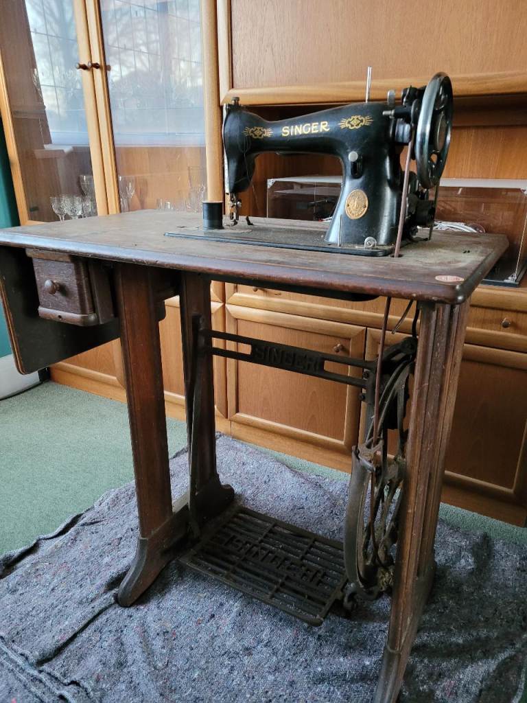 Singer vintage sewing machine