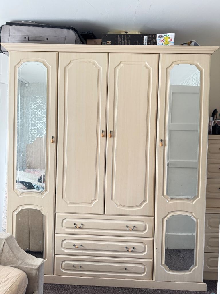 Set wardrobe creamy colour