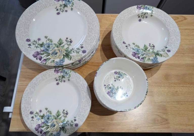 Lovely Floral Dinner Set – Plates & Bowls, Good Condition