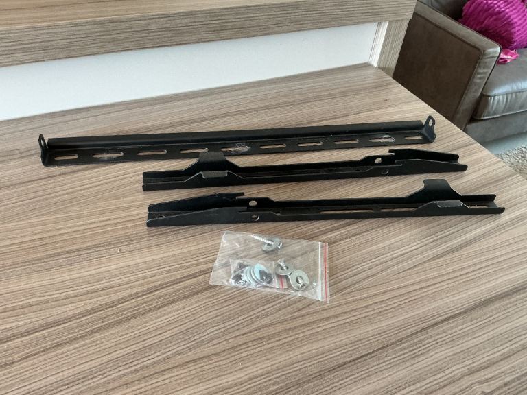 TV Flat To Wall Hanging Kit For TVs Up To 40inch With Fixings 
