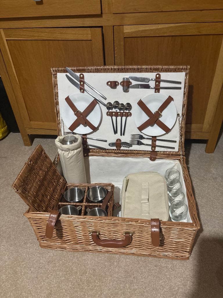 Picnic Hamper Set for 4