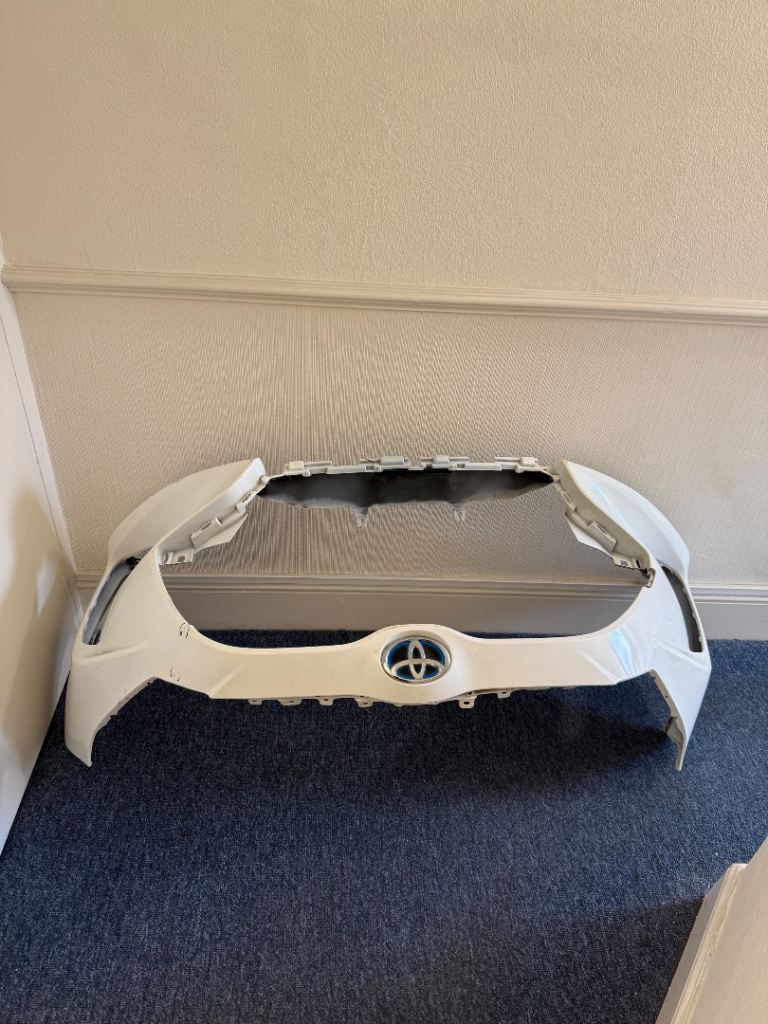 Genuine Toyota Yaris Front Bumper 2020-2024 OEM White - Repairable