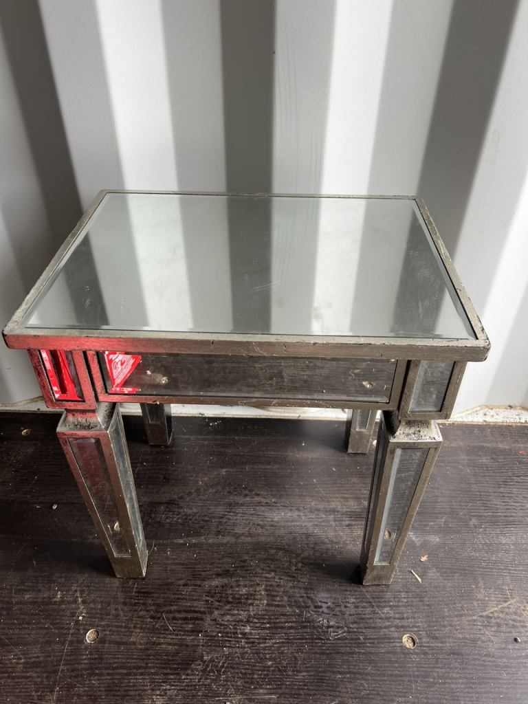 1 x Small mirrored side table