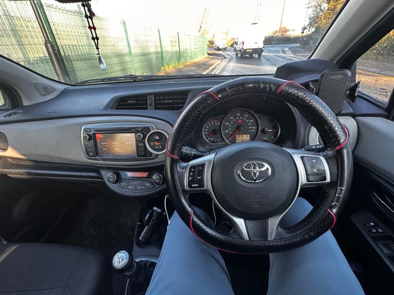 Toyota, YARIS, Hatchback, 2012, Manual, 1329 (cc), 5 doors