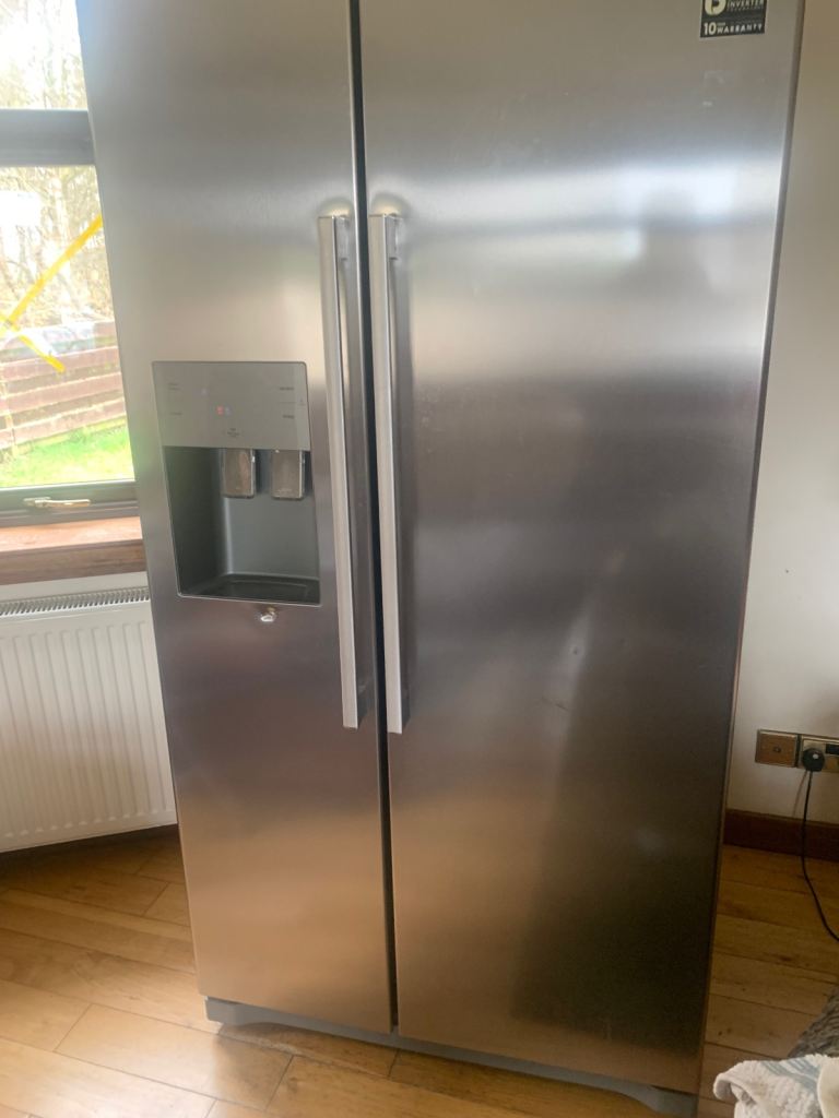 Good Condition Samsung American Fridge Freezer with Built-in Water Dispenser – Silver