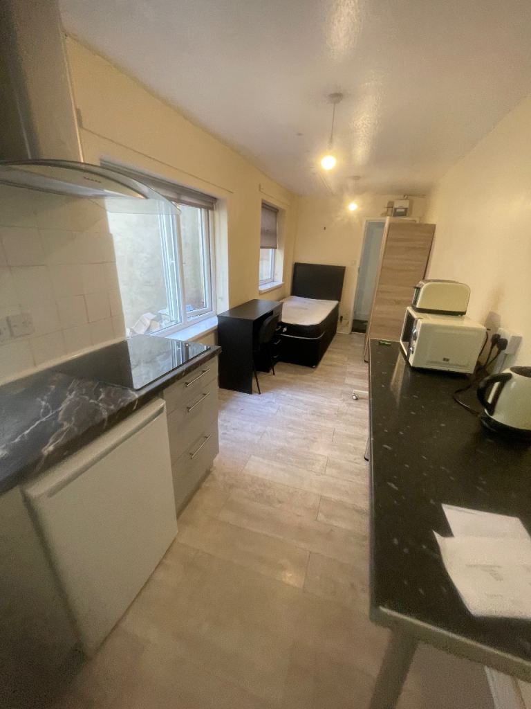 studio flat lower ford street cv1 