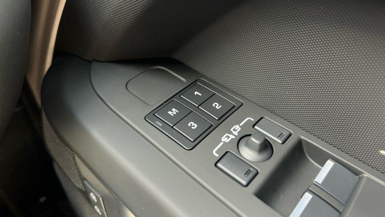 2026 Land Rover Defender 3.0 D350 X-Dynamic HSE 90 SAVING 3 500 GBP WHEN FU