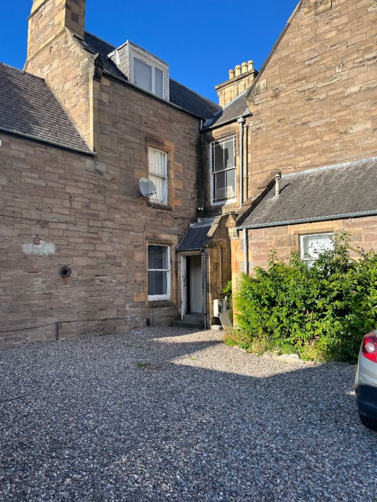 2 bed flat for rent in Perth