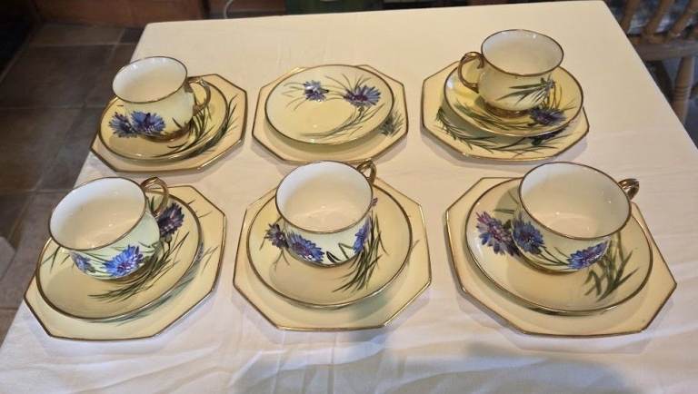 Vintage Ceramic Tea Set – Cups, Saucers & Plates