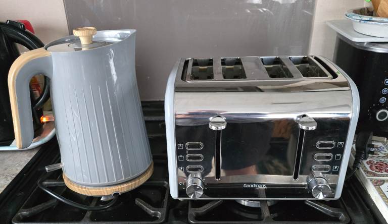 Goodmans Grey Kettle and Chrome 4-Slice Toaster Set – Good Condition
