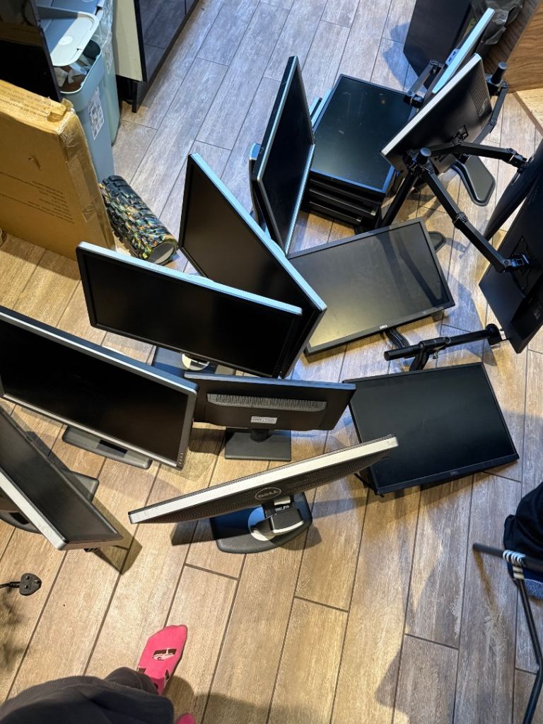 Multiple Office Monitors – 22–24 inch – Collection Only