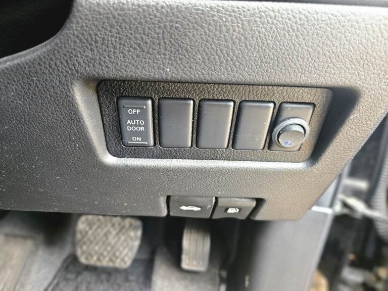 2007 Nissan serena automatic 