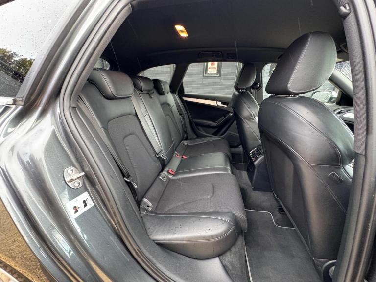 AUDI A4 AVANT 2.0 TDI S line quattro Euro 5 (s/s) 5dr 2015