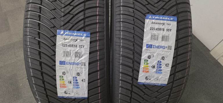 225 45 18   2 x NEW!! tyres Triangle Season X
