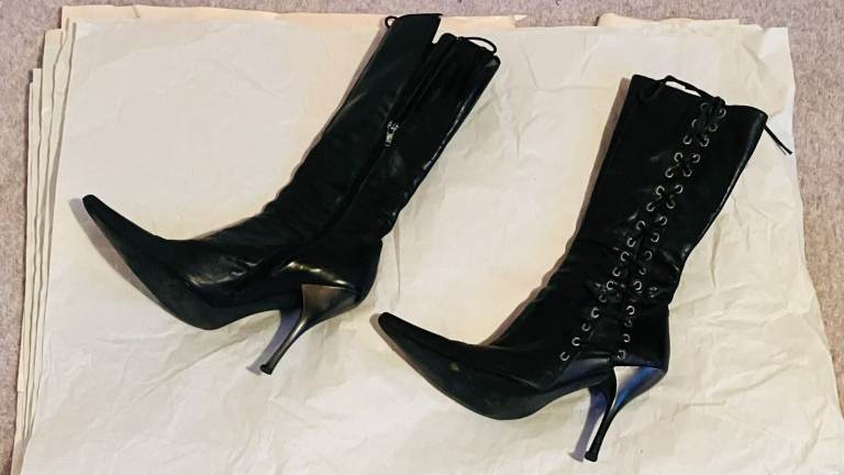 "Dune" brand, knee high leather boots, EUR 39, 4.5 inch heels, superb condition
