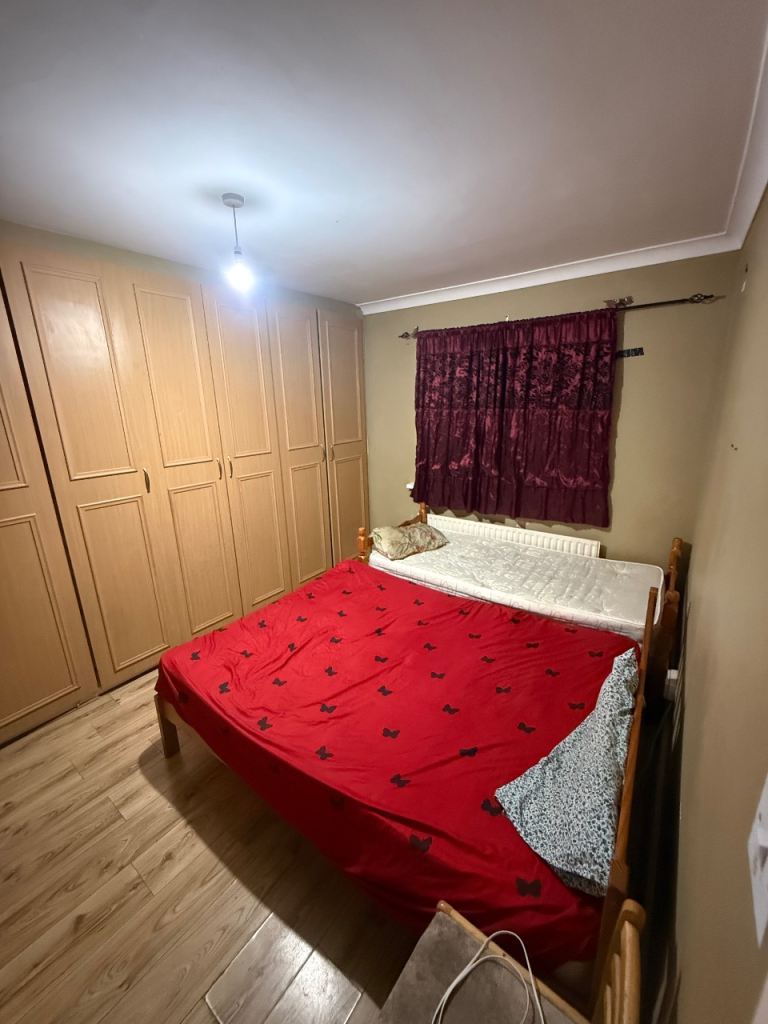 Furnished Double Room Available Now 