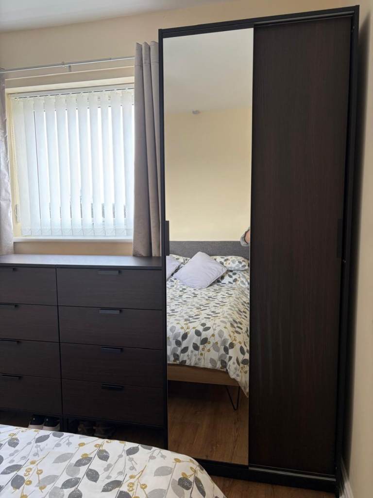 Wardrobe and drawers 