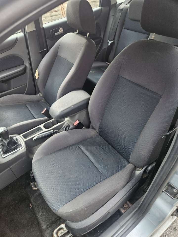Ford, FOCUS, Hatchback, 2005, Manual, 1596 (cc), 5 doors