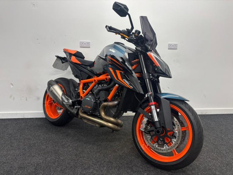 KTM 1290 SUPERDUKE R ** 12 MONTHS MOT - AKRA CAN - TAIL TIDY** 