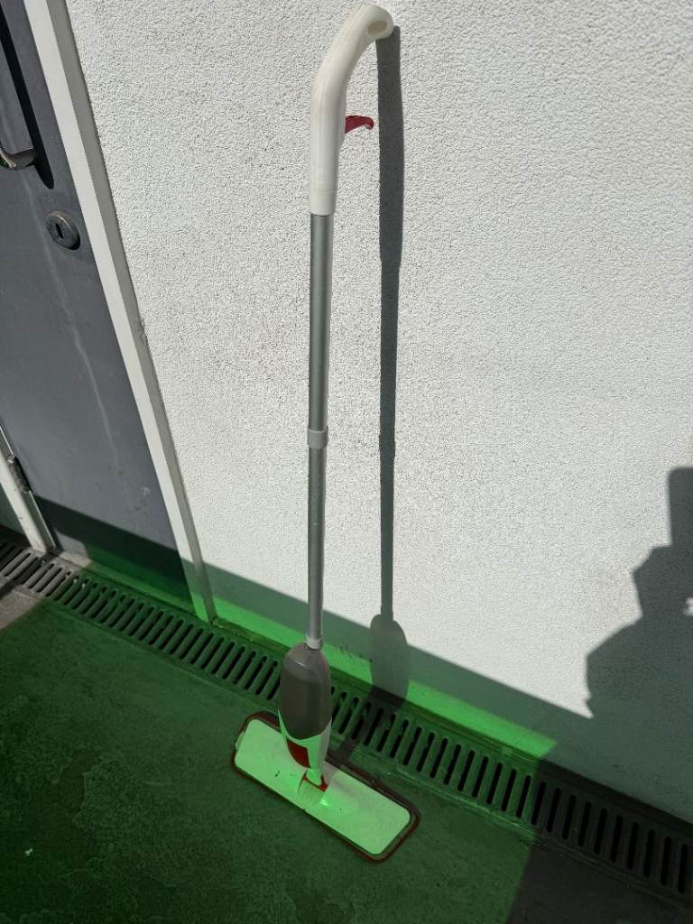 Handy spray mop for quick and easy floor cleaning.
