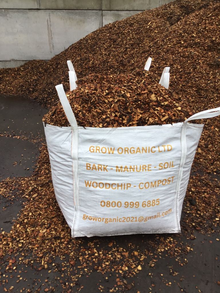 Bulk bags of woodchip ( not bark) decorative mulch 