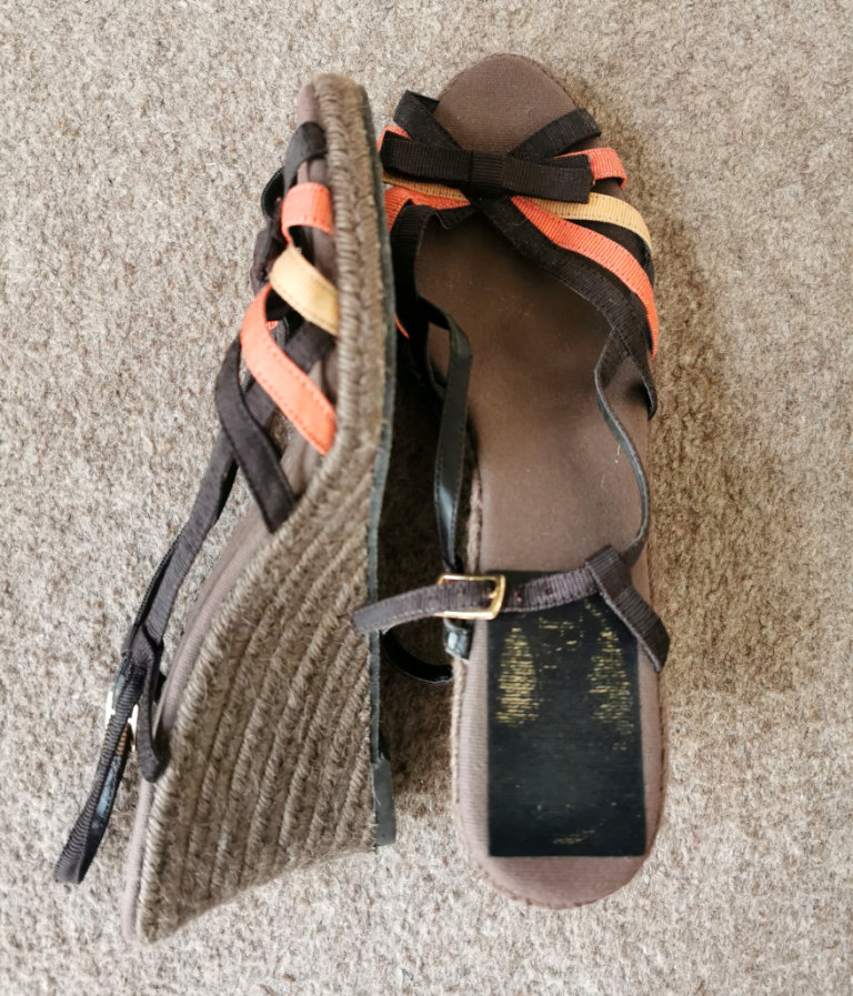 Womens brown sandles wedges size 6 good condition 