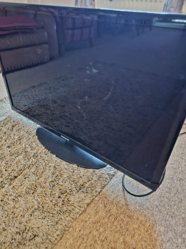 image for Samsung Full HD NOT SMART 40" tv and tv stand 