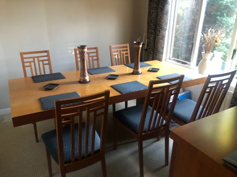 Wooden Dining Table and 6 Chairs – Good Condition