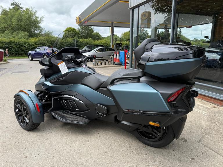 2025 75 plate Can-Am Spyder RT Limited 6 speed semi automatic trike in blue