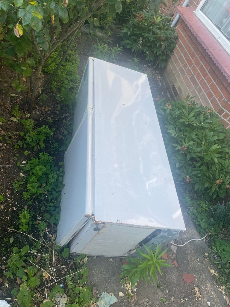 White Freestanding Fridge Freezer in Fair Condition
