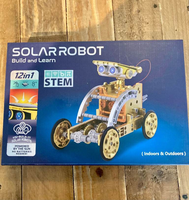 New Solar Robot Kit 12-in-1 STEM Build & Learn Toy - New, sealed