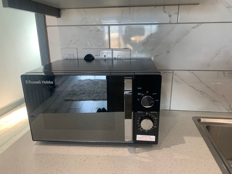 Russell Hobbs Black Microwave Oven – As Good As New