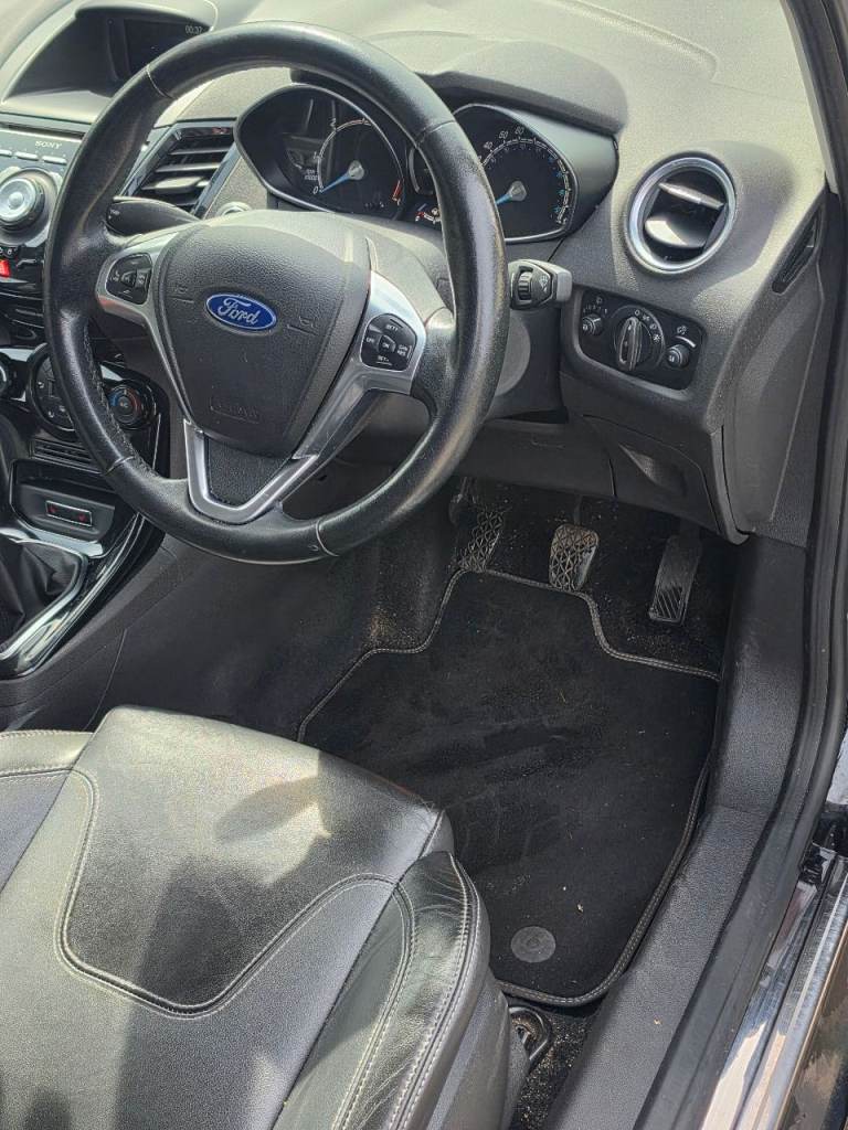 Ford, FIESTA, Hatchback, 2015, Manual, 1560 (cc), 3 doors