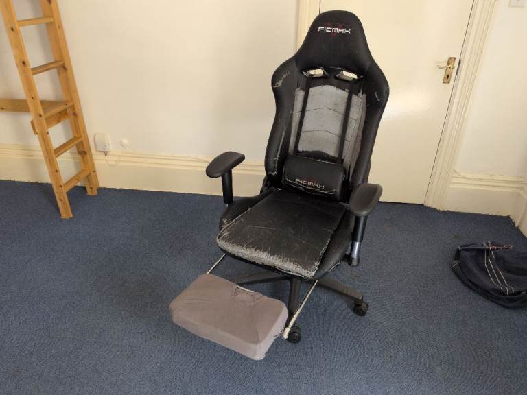 Gaming Chair with Footrest - Very worn
