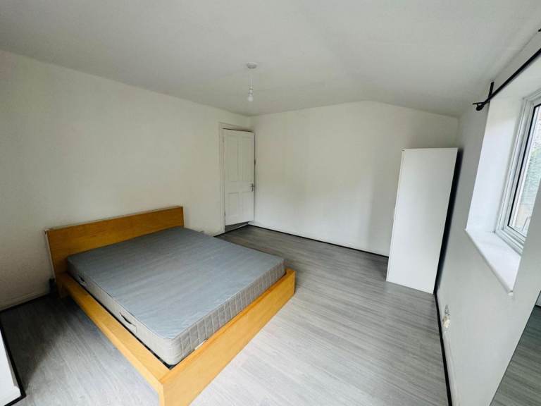 Spacious Single room and Double room for rent