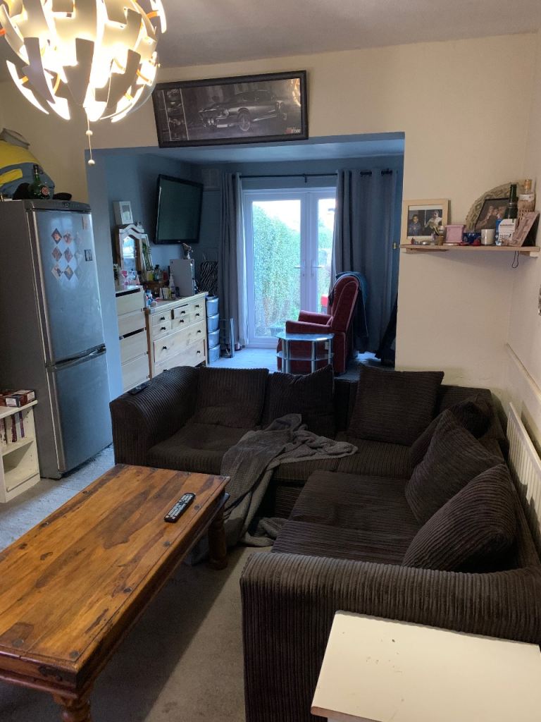 Very large studio with kingsize bed & private sitting room 