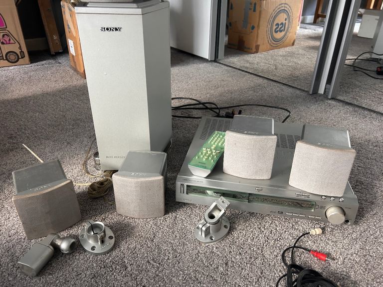 SONY DVD/CD stereo Subwoofer & 5 speakers 