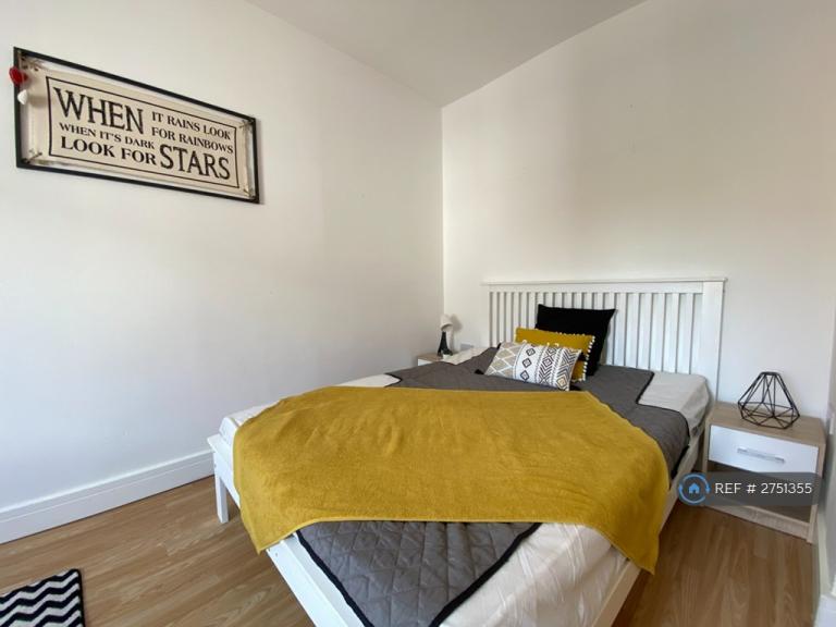 1 bedroom flat in Percy Road, Leicester, LE2 (1 bed) (#2751355)