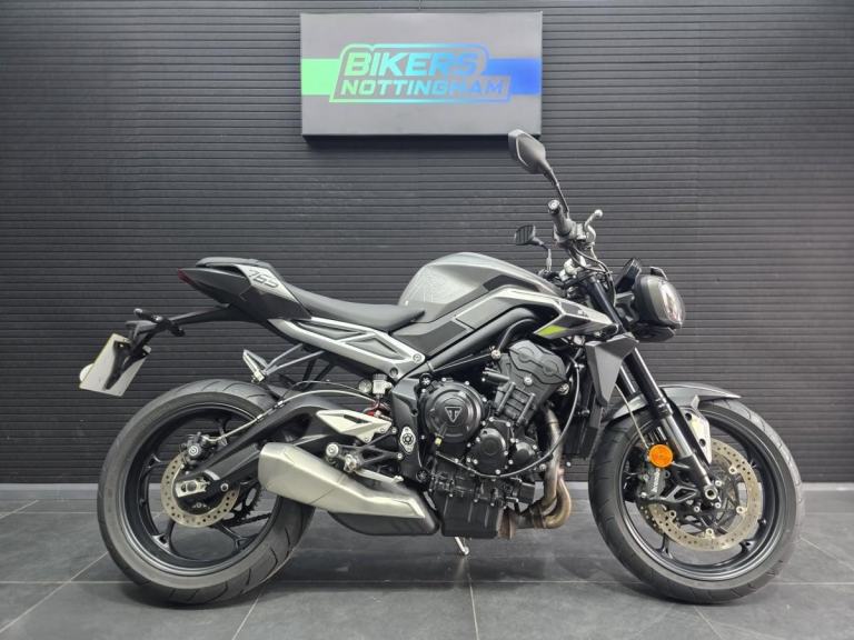 TRIUMPH STREET TRIPLE R 2023 **1 owner and full service history**