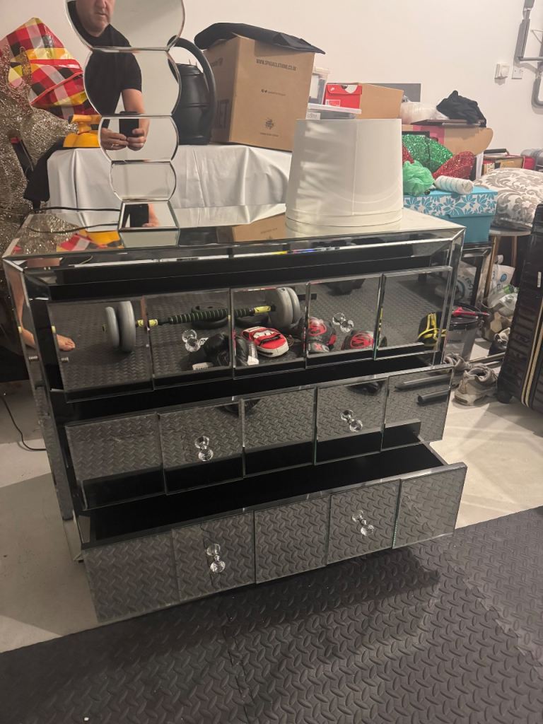 High quality mirrored sideboard with matching mirrored lamp and shades 