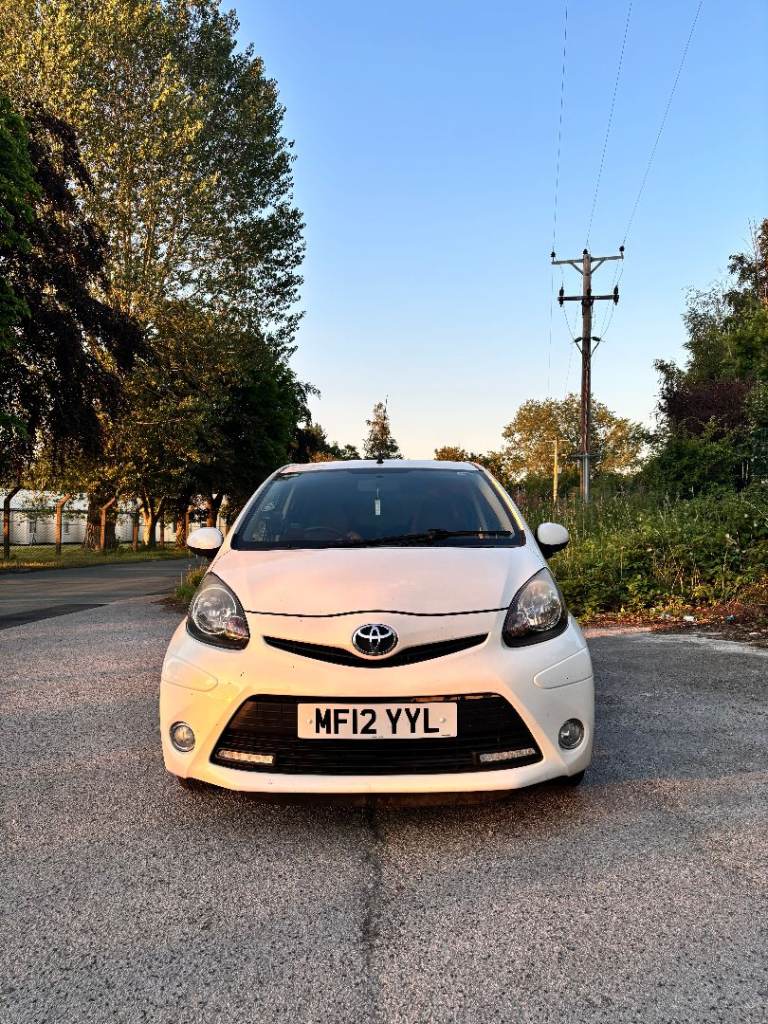 Toyota, AYGO, Hatchback, 2012, Manual, 998 (cc), 5 doors