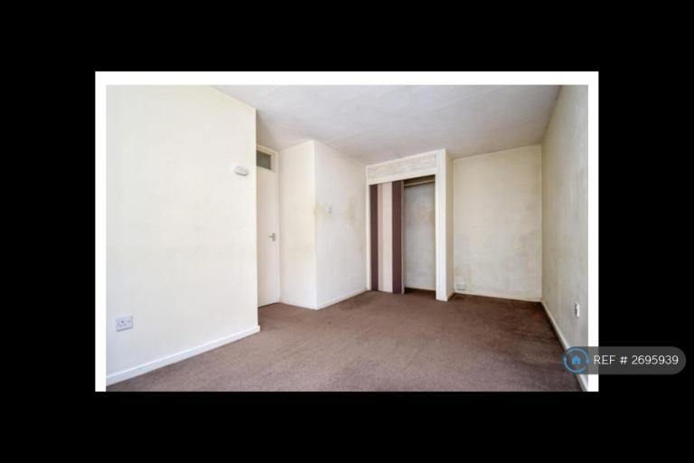 3 bedroom house in Holyrood Walk, Corby, NN18 (3 bed) (#2695939)