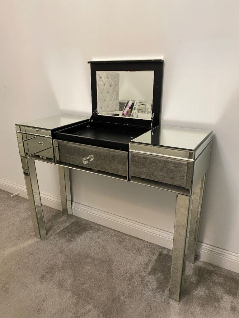 Mirrored bedroom set