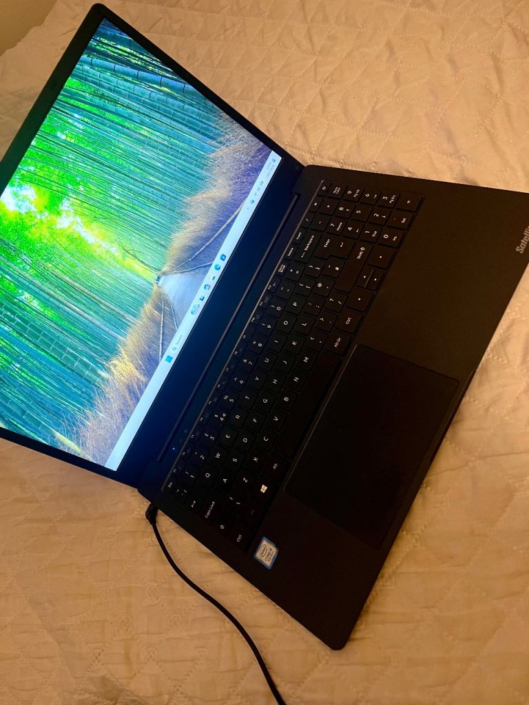 Toshiba 15 inch laptop quad core i5 8gb ram 256gb SSD USB 3.0 usb-c Win 11