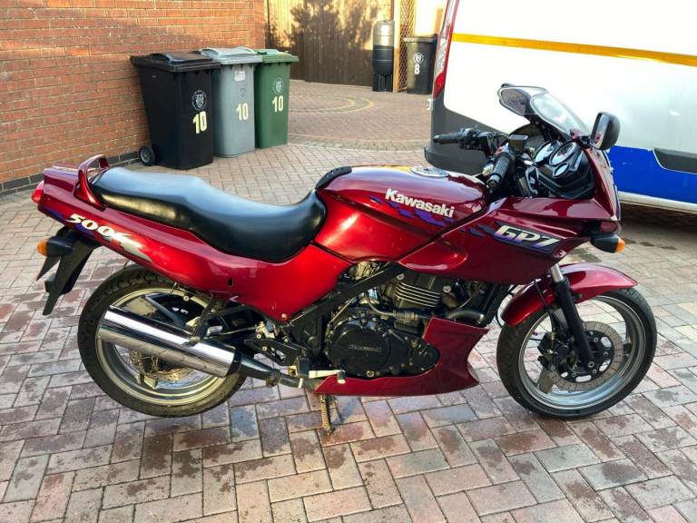 Kawasaki GPZ 500 motorbike 