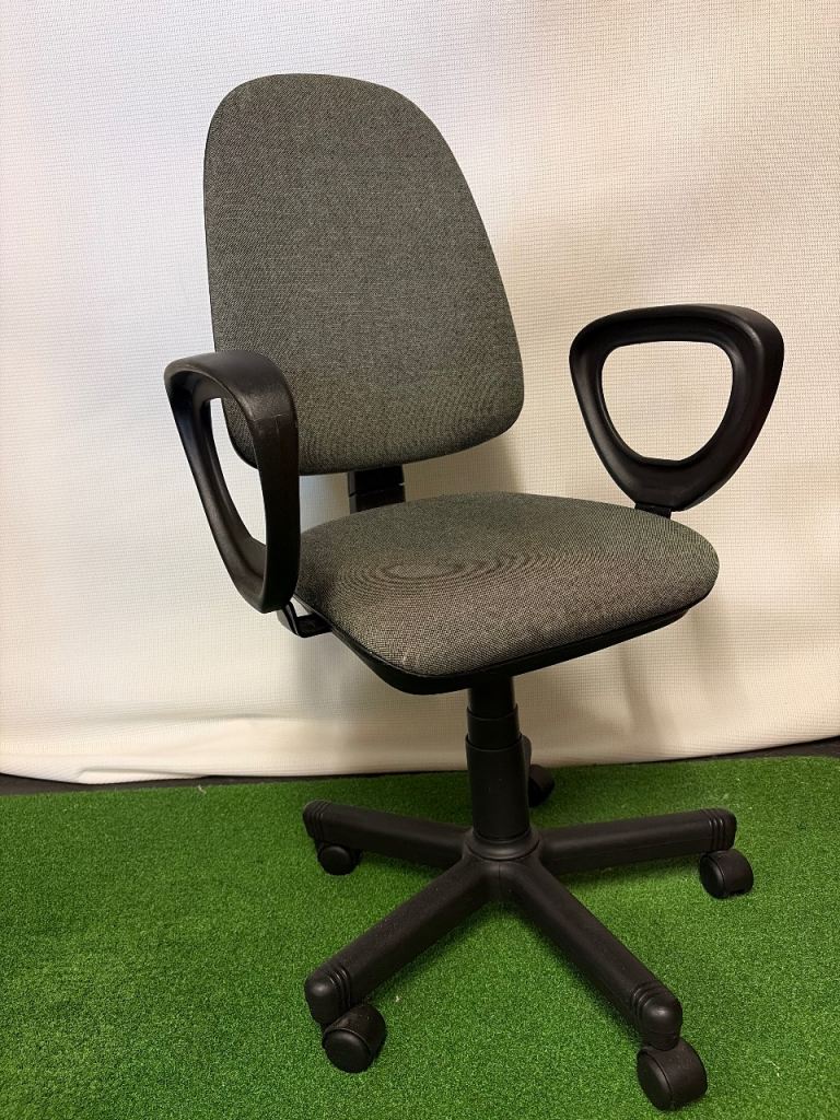 Grey Fabric Office Chair with Armrests – Good Condition