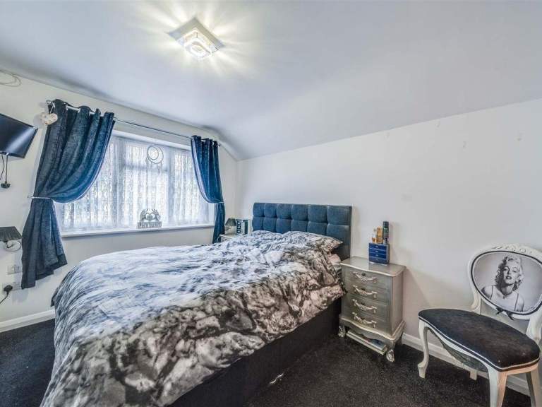 Choice of rooms. Crayford, Dartford. 5 mins to Station