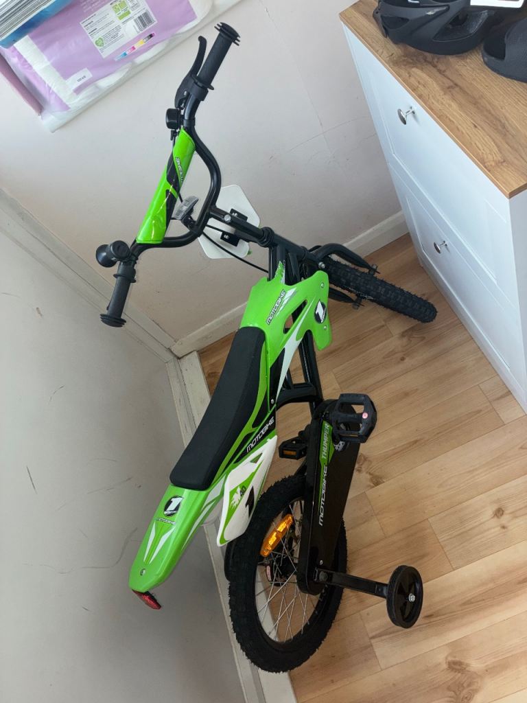 Moto x Motocross Motobike Thumper 16 Inch Kids Bike with Stabilisers