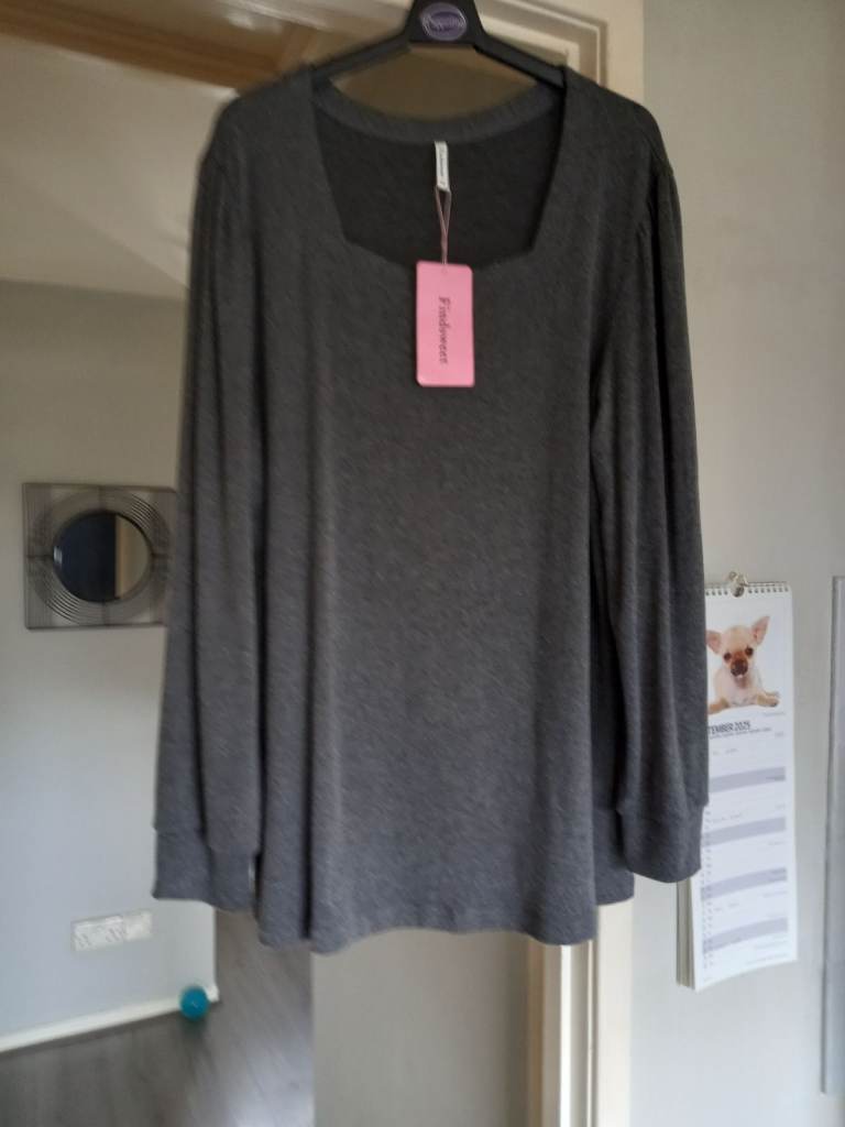 Findsweet  grey square necked top size 14